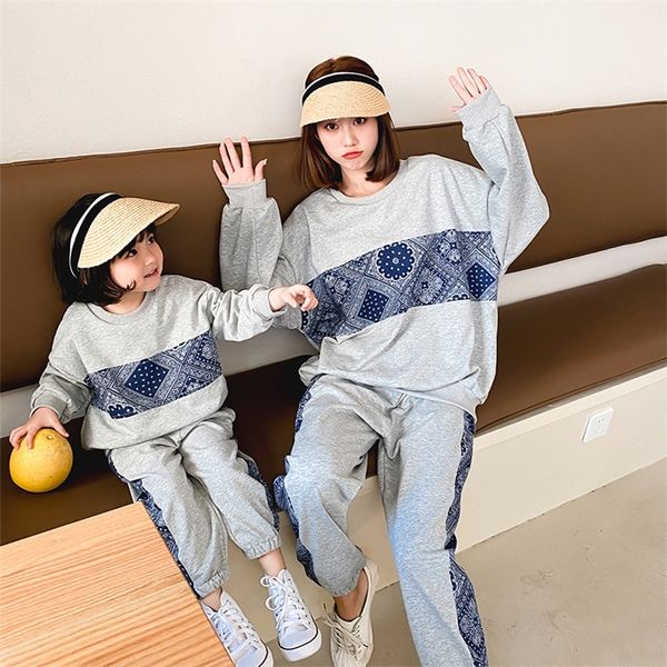 family matching outfits autumn mother and boys girls loose patchwork sports clothes sets loose long sleeve sweatshirt and sports trousers 2p, Blue
family matching outfits autumn mother and boys girls loose patchwork sports clothes sets loose long sleeve sweatshirt and sports trousers 2p, Blue