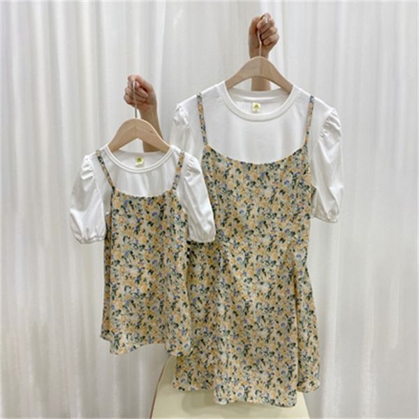 family matching outfits parent-child dress mother and daughter dress western style summer small floral fake two-piece dress girls puff sleev, Blue
family matching outfits parent-child dress mother and daughter dress western style summer small floral fake two-piece dress girls puff sleev, Blue