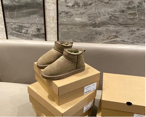 2023 men boot mini ankle boots designer classic australian women warm 585401 womens dune buckle snow half knee slippers, Black
2023 men boot mini ankle boots designer classic australian women warm 585401 womens dune buckle snow half knee slippers, Black
