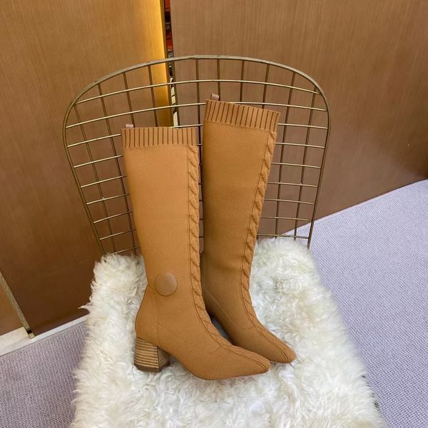athleisure & athflow features the new spring boot with chunky heels for early fall 2022, Black
athleisure & athflow features the new spring boot with chunky heels for early fall 2022, Black