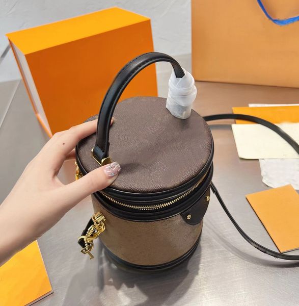 evening bags 2022 new luxury leather lady dinner bag 17cm 
evening bags 2022 new luxury leather lady dinner bag 17cm