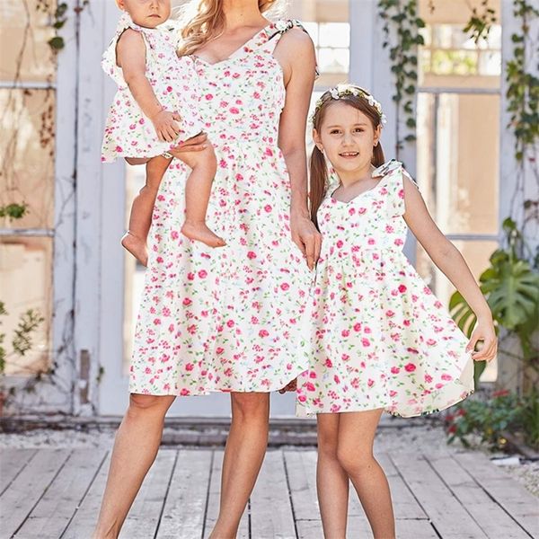 family matching outfits mother daughter matching dress floral pattern sleeveless short dress shoulder tie-up beach party dresses family look, Blue
family matching outfits mother daughter matching dress floral pattern sleeveless short dress shoulder tie-up beach party dresses family look, Blue