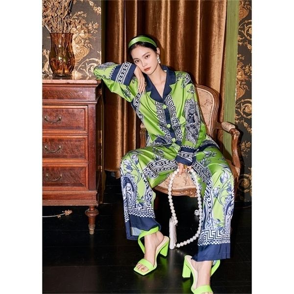 women's sleepwear spring silk pajamas for female satin vintage printed sleepwear 2 pieces set long sleeve loose luxury women's aut, Black;red
women's sleepwear spring silk pajamas for female satin vintage printed sleepwear 2 pieces set long sleeve loose luxury women's aut, Black;red
