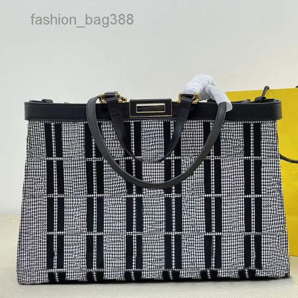evening bags embroidery tote bag canvas shopping handbag large capacity women shoulder bags fashion check letter printing twist purse wallet
evening bags embroidery tote bag canvas shopping handbag large capacity women shoulder bags fashion check letter printing twist purse wallet