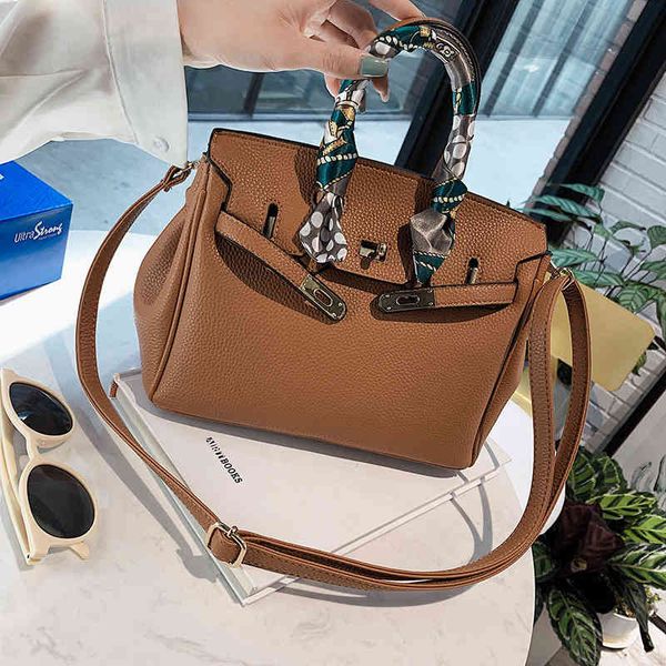 herme bags bags2022 new silk scarf litchi wing fashion handbag lock single shoulder messenger
herme bags bags2022 new silk scarf litchi wing fashion handbag lock single shoulder messenger
