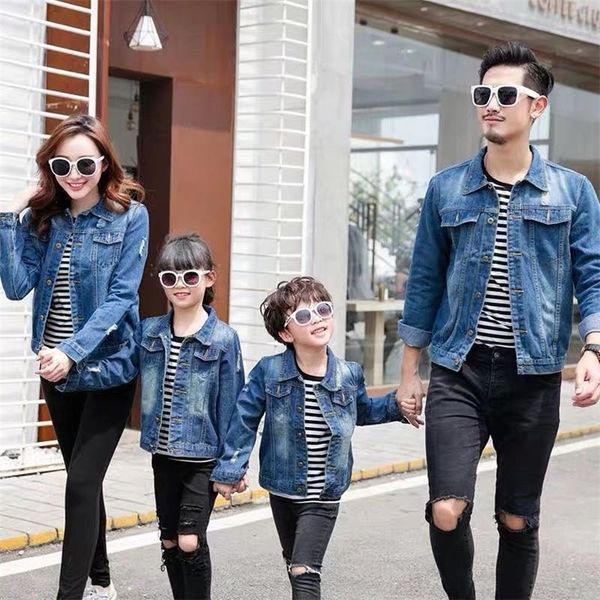 family matching outfits family denim jacket for dad mom daughter son clothes family matching outfits baby kids autumn 220915, Blue
family matching outfits family denim jacket for dad mom daughter son clothes family matching outfits baby kids autumn 220915, Blue