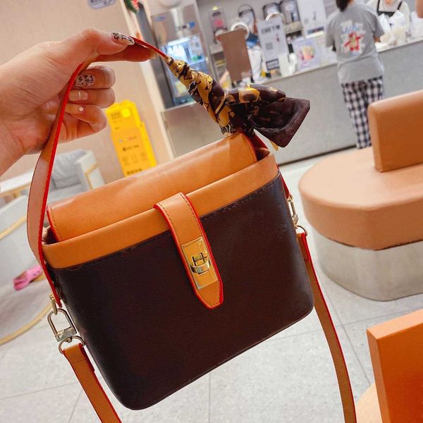 bags totes designer bag women handbag classic luxury brand imitation full print logo style shoulder bag fashion large capacity wallet party
bags totes designer bag women handbag classic luxury brand imitation full print logo style shoulder bag fashion large capacity wallet party