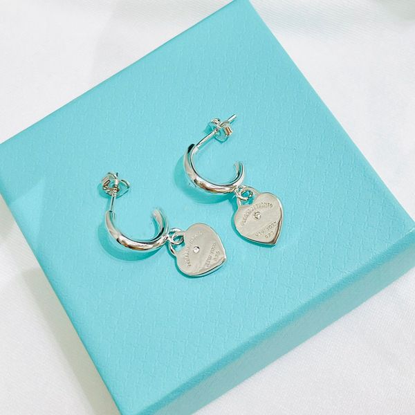 2022 years new fashion classic heart brand single diamond hook earrings women's matching jewelry, Golden;silver
2022 years new fashion classic heart brand single diamond hook earrings women's matching jewelry, Golden;silver