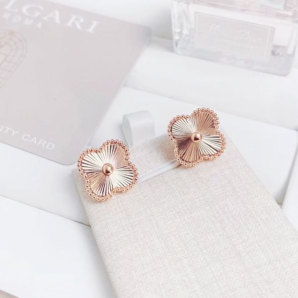 18k gold earrings classic designer women's stud 4 leaf grass girl christmas valentine's day love gift 316l stainless steel jewelry, Golden;silver
18k gold earrings classic designer women's stud 4 leaf grass girl christmas valentine's day love gift 316l stainless steel jewelry, Golden;silver