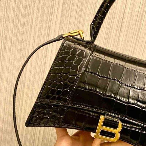 bags designer fashion bbalencaigas handbags leather hourglass women's crocodile pattern handbag 2022 summer premium niche single should
bags designer fashion bbalencaigas handbags leather hourglass women's crocodile pattern handbag 2022 summer premium niche single should