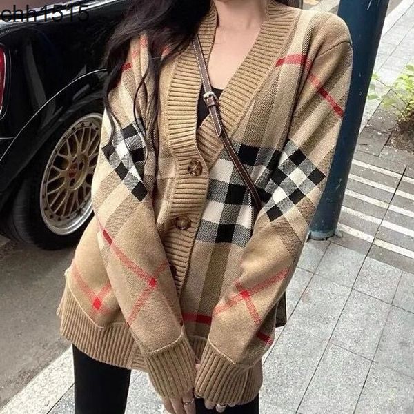 new v-neck striped wool knitted cardigan balencaigass and thickened medium and long coat classic plaid sweater, White;black
new v-neck striped wool knitted cardigan balencaigass and thickened medium and long coat classic plaid sweater, White;black