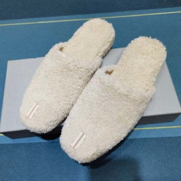 slippers luxury womens woolen sheepskin slippers fur one piece lamb wool warm and comfortable wear resistant rubber flat slipper 35-40 with, Black
slippers luxury womens woolen sheepskin slippers fur one piece lamb wool warm and comfortable wear resistant rubber flat slipper 35-40 with, Black