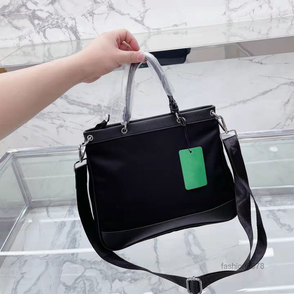 briefcases luxury designer handbags large tote bags is made of quality nylon material classic style fashionable single shoulder bag
briefcases luxury designer handbags large tote bags is made of quality nylon material classic style fashionable single shoulder bag