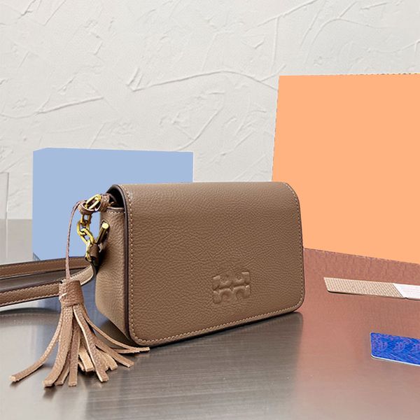 crossbody bag messenger purse handbag shoulder bags plain cowhide genuine leater zipper lady clutch handbags tassel decoration removable str
crossbody bag messenger purse handbag shoulder bags plain cowhide genuine leater zipper lady clutch handbags tassel decoration removable str