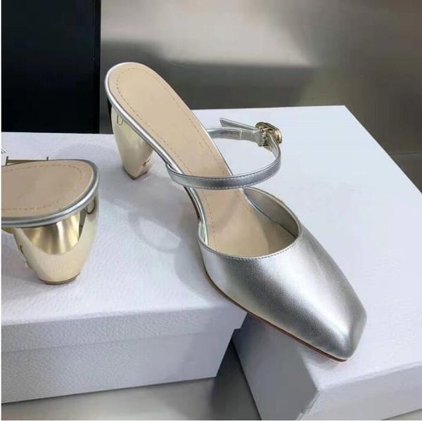 2022 classic designer womens sandals half slippers cowhide 100% leather thick heel metal slide womens shoes beach lazy sandals high heels la, Black
2022 classic designer womens sandals half slippers cowhide 100% leather thick heel metal slide womens shoes beach lazy sandals high heels la, Black