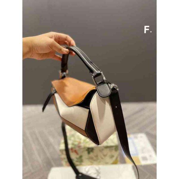 new fashion totes bags luxury designer shoulder large capacity handbag geometric saddle leather portable pillow embroideried lady bucket
new fashion totes bags luxury designer shoulder large capacity handbag geometric saddle leather portable pillow embroideried lady bucket
