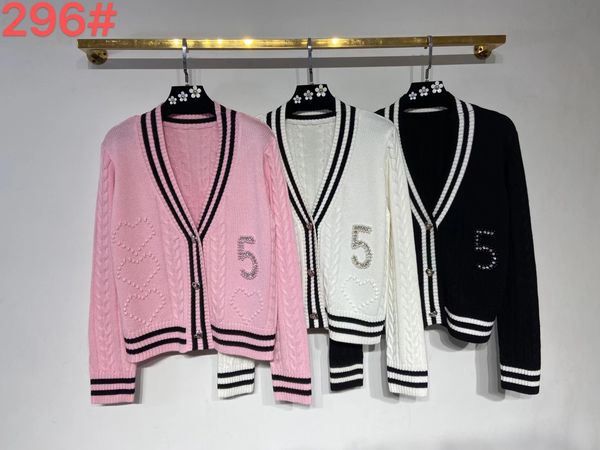 802 2022 milan runway autumn women sweater brand same style sweater long sleevev neck womens meiyi, White;black
802 2022 milan runway autumn women sweater brand same style sweater long sleevev neck womens meiyi, White;black