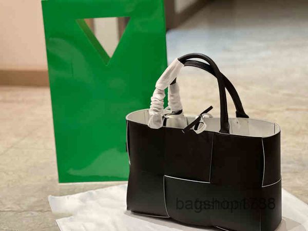 620s men evening bags tote weave shopping handbag shoulder leather designer brand female high capacity packs internal zip pouch 2201314mu
620s men evening bags tote weave shopping handbag shoulder leather designer brand female high capacity packs internal zip pouch 2201314mu