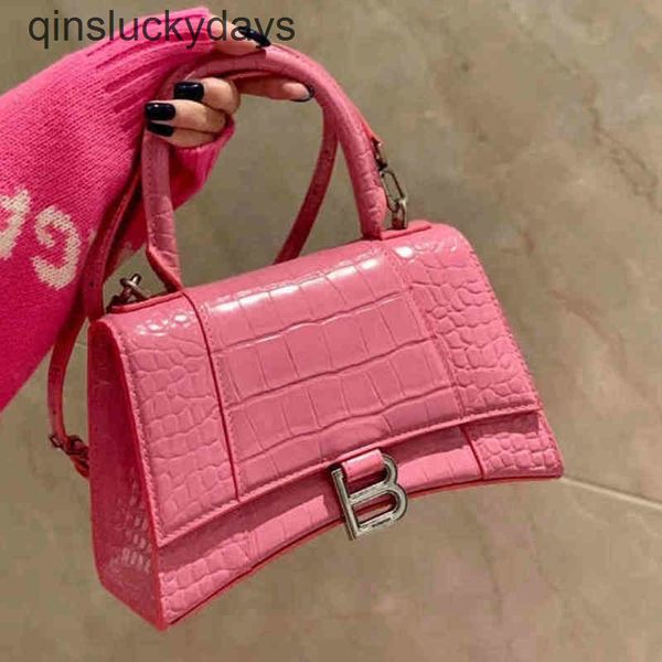 balenciga designer b handbag hourglass family crocodile b-type magnetic buckle mini2022 fashion leather one sh
balenciga designer b handbag hourglass family crocodile b-type magnetic buckle mini2022 fashion leather one sh