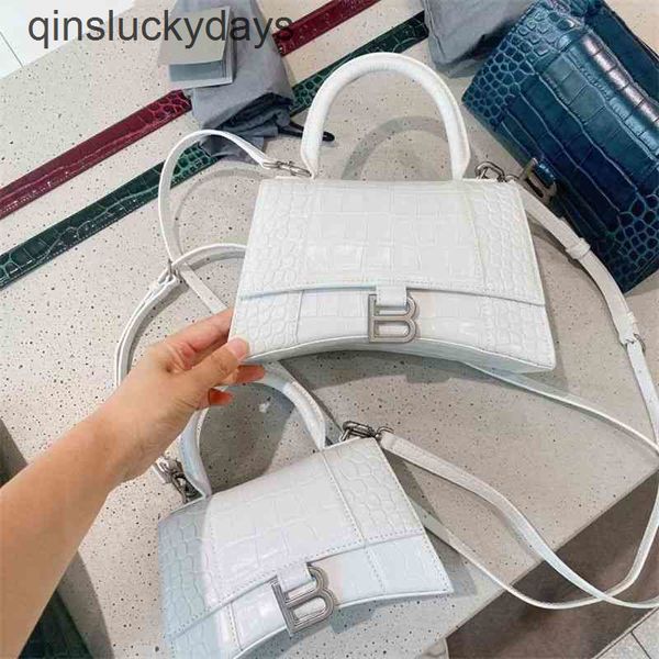 designer leather handbags hourglass balencaigabag light brand women's 2022 versatile one shoulder messenger po
designer leather handbags hourglass balencaigabag light brand women's 2022 versatile one shoulder messenger po
