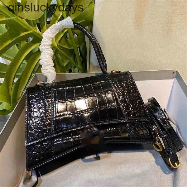 handbag balenciga italy designer luxury paris real leather crocodile hourglass light women's net red same
handbag balenciga italy designer luxury paris real leather crocodile hourglass light women's net red same
