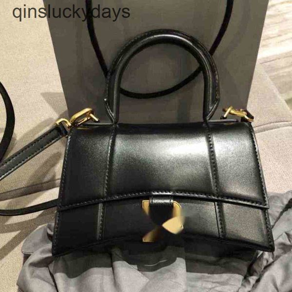 balencaigass handbags designer 2022 women's hourglass wallet crocodile pattern leather one shoulder
balencaigass handbags designer 2022 women's hourglass wallet crocodile pattern leather one shoulder