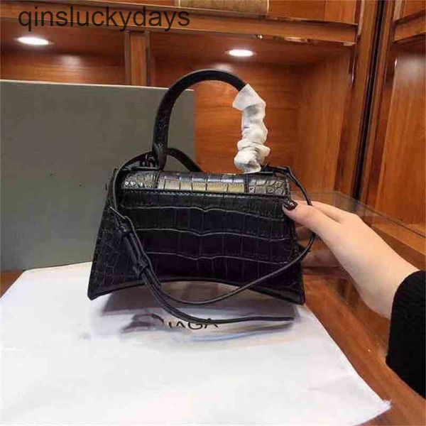 designer handbags ltaly balencaigabag hourglass girls' summer one shoulder handbag fsshion
designer handbags ltaly balencaigabag hourglass girls' summer one shoulder handbag fsshion