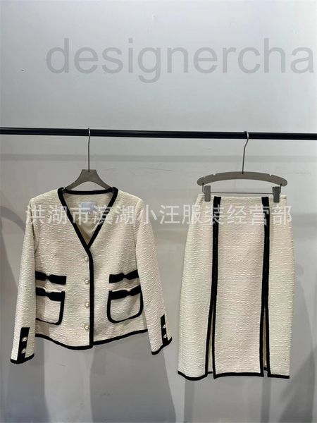 women's tracksuits designer 2022 summer new v-neck bow pocket tweed jacket jacket split mid length skirt small fragrant suit, Gray
women's tracksuits designer 2022 summer new v-neck bow pocket tweed jacket jacket split mid length skirt small fragrant suit, Gray