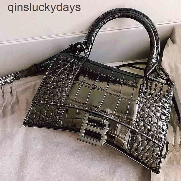 b balencaigabag 2022 designer handbags hourglass high version leather women's crocodile handbag single shoulde
b balencaigabag 2022 designer handbags hourglass high version leather women's crocodile handbag single shoulde