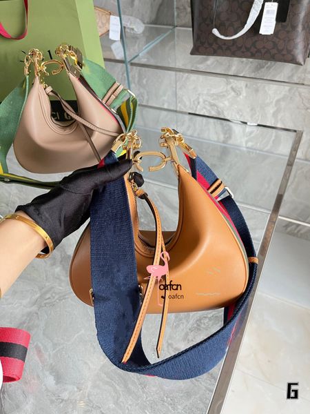 10a designer bags attache luxury handbags classic croissant leather bags ladies shoulder tote bag messenger bag
10a designer bags attache luxury handbags classic croissant leather bags ladies shoulder tote bag messenger bag