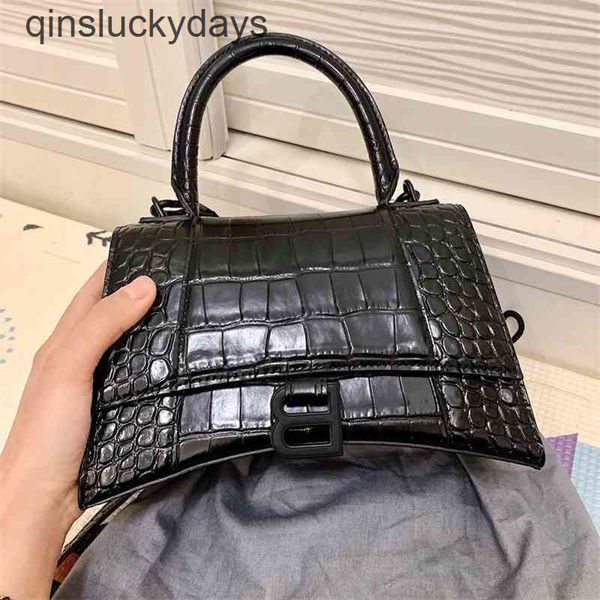 designer balenciga italy b paris women's leather bag 2022 family crocodile hourglass one shoulder mini
designer balenciga italy b paris women's leather bag 2022 family crocodile hourglass one shoulder mini