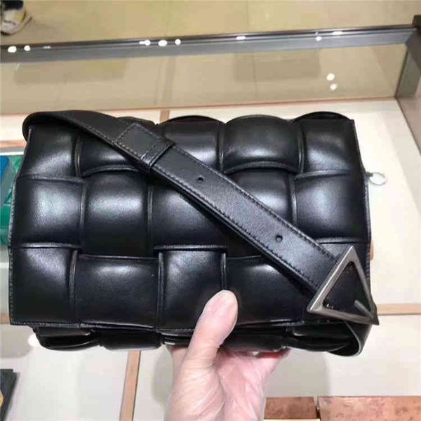 handbags casette designer venetas bottegas woven pillow flip postman single shoulder diagonal womens bag
handbags casette designer venetas bottegas woven pillow flip postman single shoulder diagonal womens bag