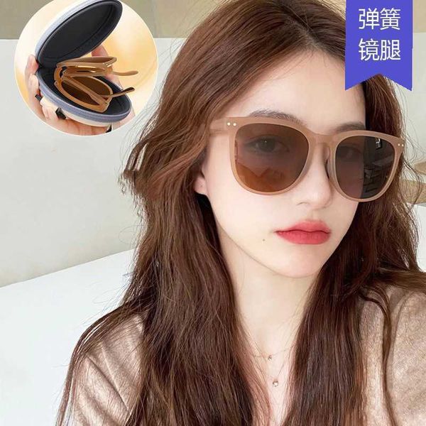 sunglassfoldable sunglasses under focus women s uv resistant men s driving sun protection glasses are easy to carry, White;black
sunglassfoldable sunglasses under focus women s uv resistant men s driving sun protection glasses are easy to carry, White;black