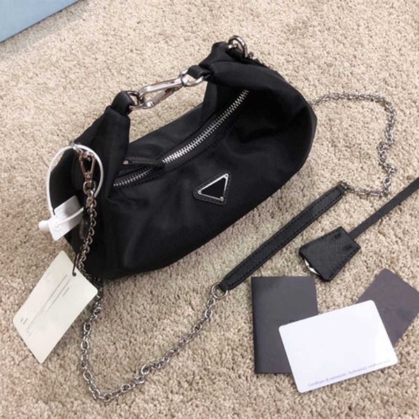 luxury designer women one-shoulder portable slanting cross bag mini nylon vintage fashion purse
luxury designer women one-shoulder portable slanting cross bag mini nylon vintage fashion purse