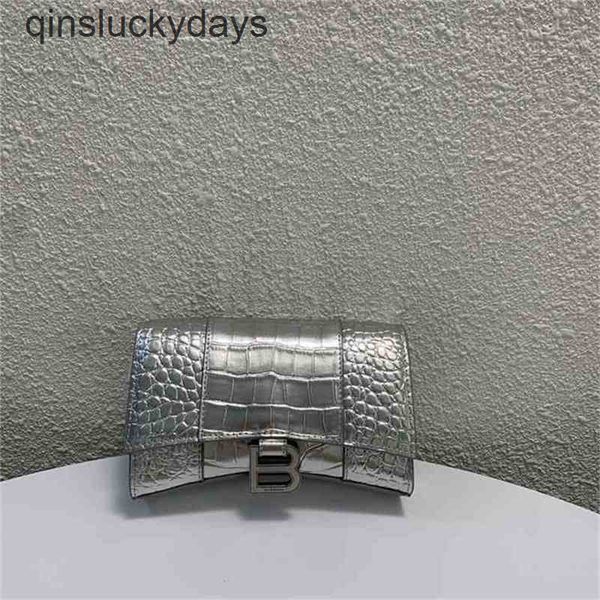 handbag balenciga italy luxury 2022 designer summer leather bag chain hourglass plain grain long xs froste
handbag balenciga italy luxury 2022 designer summer leather bag chain hourglass plain grain long xs froste