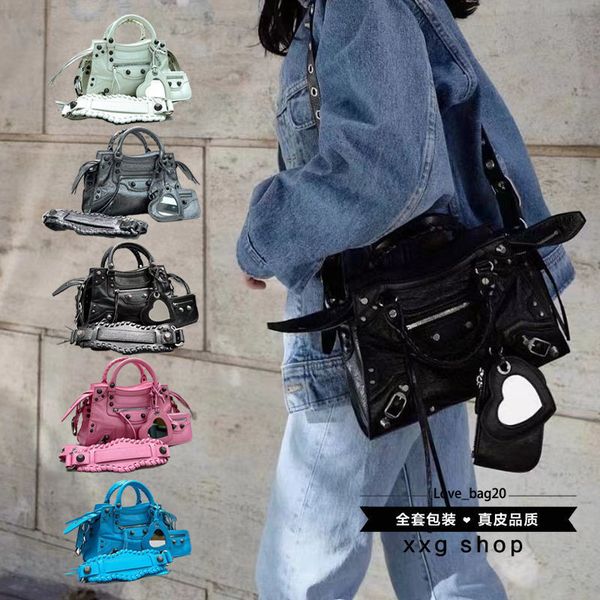 designer luxury womens bag balencigas handbag b-shaped paris single shoulder messenger fashion square gift shoulder oblique span versatile h
designer luxury womens bag balencigas handbag b-shaped paris single shoulder messenger fashion square gift shoulder oblique span versatile h