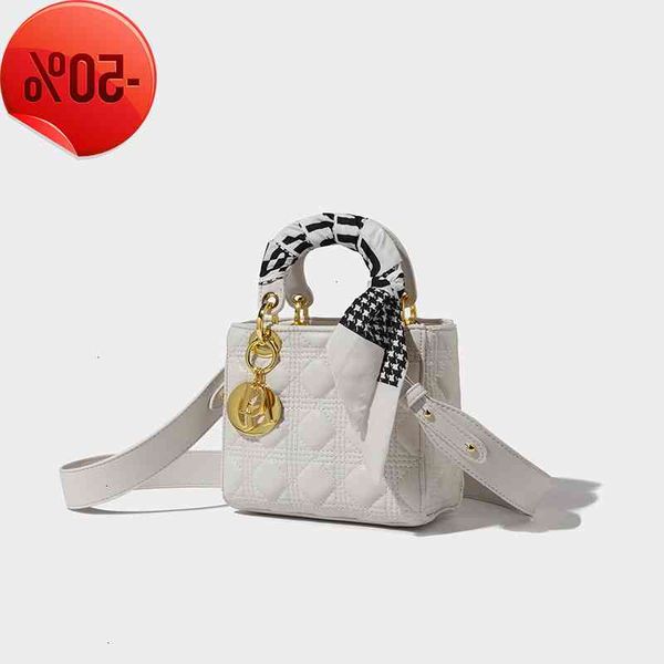 designer bags diana silk scarf hand-held lingge 2022 new women's wedding versatile niche high-grade single shoulder cross luxury handba
designer bags diana silk scarf hand-held lingge 2022 new women's wedding versatile niche high-grade single shoulder cross luxury handba