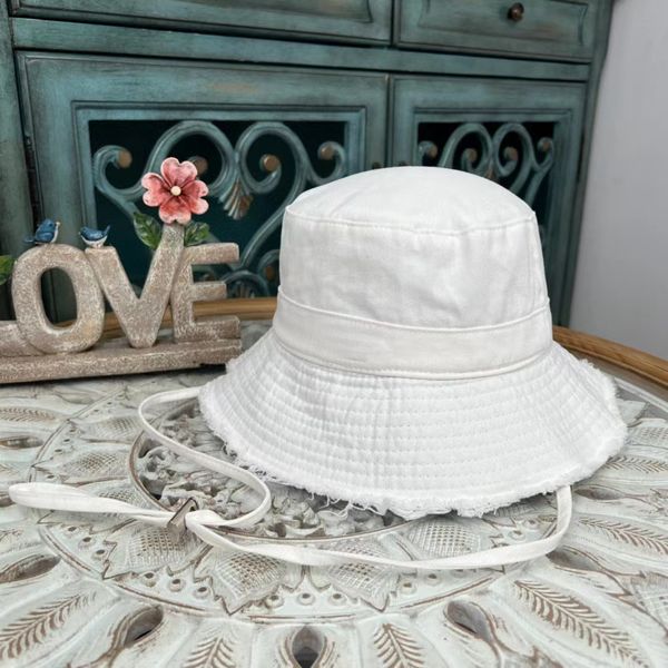wide brim hats luxury designer woman summer jacquem le bob artichaut bucket hat metal logo inner brand label, Blue;gray
wide brim hats luxury designer woman summer jacquem le bob artichaut bucket hat metal logo inner brand label, Blue;gray
