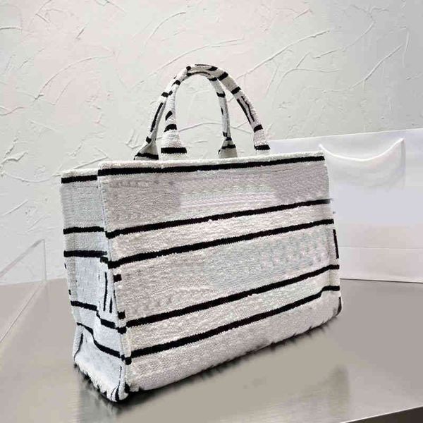 shopping bags totes plush totes bag designer women alphabet-print lambskin tote shopping handbag autumn and winter trend shoulder bag high c
shopping bags totes plush totes bag designer women alphabet-print lambskin tote shopping handbag autumn and winter trend shoulder bag high c