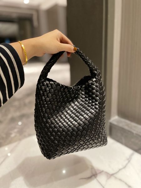 designer luxury women bag bottegas handbag fashion inclined shoulder womens bags versatile purses totes large capacity saddle venetas wallet
designer luxury women bag bottegas handbag fashion inclined shoulder womens bags versatile purses totes large capacity saddle venetas wallet