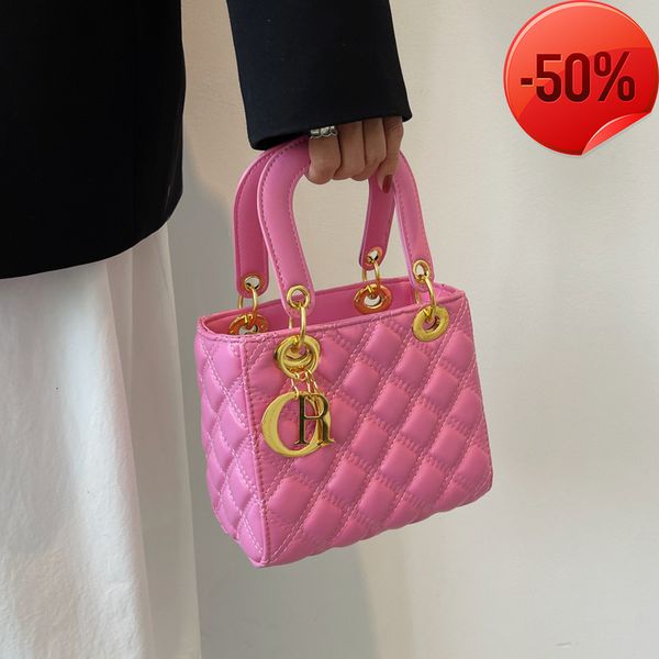 designer bags high sense small women's 2022 summer new portable princess of wales texture foreign style commuter single shoulder messen
designer bags high sense small women's 2022 summer new portable princess of wales texture foreign style commuter single shoulder messen
