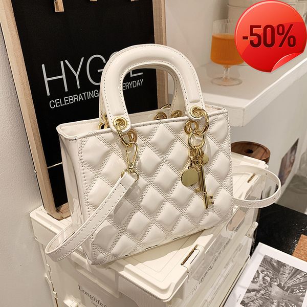designer bags high sense niche women's 2022 spring and summer new fashion versatile lingge messenger foreign style portable diana
designer bags high sense niche women's 2022 spring and summer new fashion versatile lingge messenger foreign style portable diana