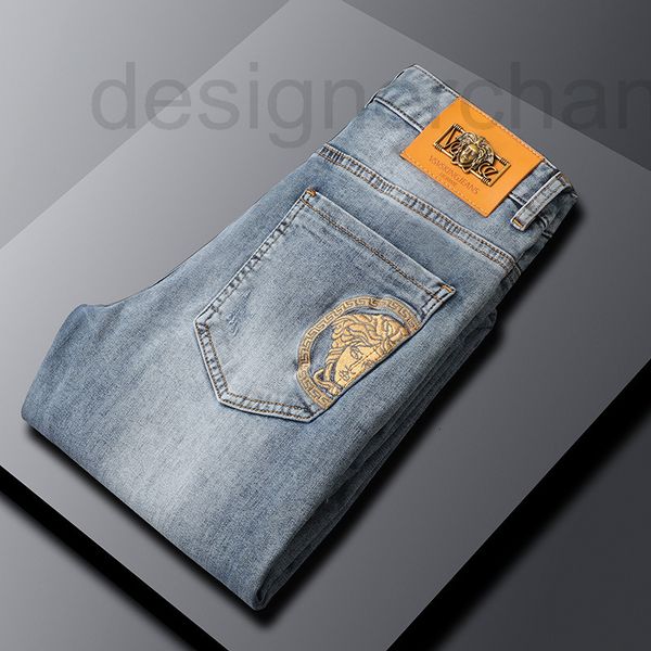 men's jeans designer light blue medusa embroidered fashion slim legged summer capris 062c
men's jeans designer light blue medusa embroidered fashion slim legged summer capris 062c
