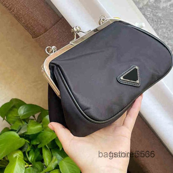 bags clip shoulders bags evening women luxury dinner cloud shape handbag elegant clutch pouch crossbody tote 220527multi pochette
bags clip shoulders bags evening women luxury dinner cloud shape handbag elegant clutch pouch crossbody tote 220527multi pochette
