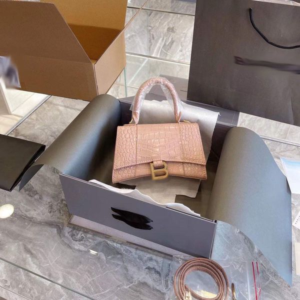 designer luxury womens bag balencigas handbag b-shaped paris single shoulder messenger fashion square gift shoulder oblique span versatile h
designer luxury womens bag balencigas handbag b-shaped paris single shoulder messenger fashion square gift shoulder oblique span versatile h