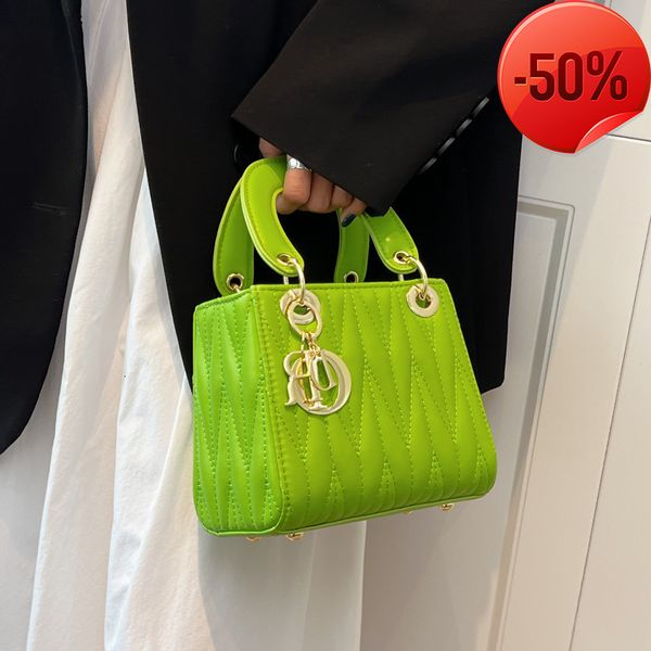 designer bags texture niche handbag summer 2022 new high-grade women's messenger fashion simple small tote evening clutches luxury hand
designer bags texture niche handbag summer 2022 new high-grade women's messenger fashion simple small tote evening clutches luxury hand