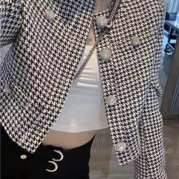 womens jackets elegant long sleeve black plaid short cardigan coat women autumn splicing sweet korean vintage casual knit sweatshirt 220915, Black;brown
womens jackets elegant long sleeve black plaid short cardigan coat women autumn splicing sweet korean vintage casual knit sweatshirt 220915, Black;brown