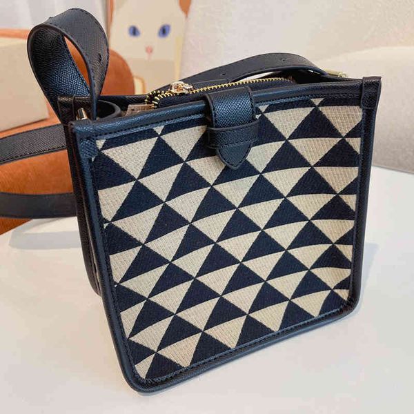 designer luxury women the tote bag fashion versatile handbags shoulder crossbody bags purse telfars totes large capacity saddle wallets 7a n
designer luxury women the tote bag fashion versatile handbags shoulder crossbody bags purse telfars totes large capacity saddle wallets 7a n