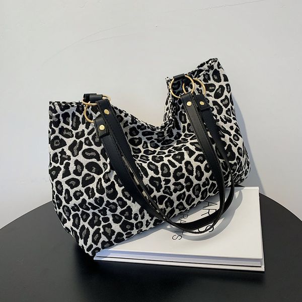 evening bags vintage women leopard print handle creative pattern design shopping underarm temperament ladies handbags 220915
evening bags vintage women leopard print handle creative pattern design shopping underarm temperament ladies handbags 220915