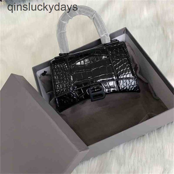 2022 designer ltaly balencaigabag b-button hourglass net red crocodile leather fashion women's single shoulder
2022 designer ltaly balencaigabag b-button hourglass net red crocodile leather fashion women's single shoulder